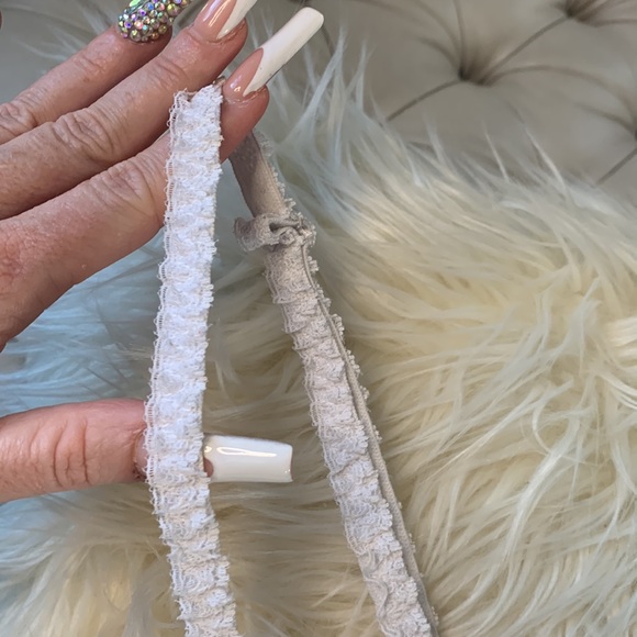 💕Shirley By Hollywood White Lacey Underwire Shelf Bra Size 34💕 - Picture 3 of 9